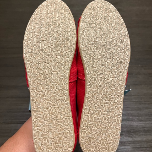 BNIB TOMS Slip On - Picture 5 of 10